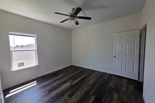 6114 Lacey Oak Dr, Hitchcock, TX 77563 - Photo 13