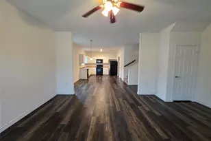 6114 Lacey Oak Dr, Hitchcock, TX 77563 - Photo 3