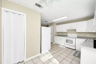 102 Live Oak Ave, Baytown, TX 77520 - Photo 37