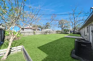 102 Live Oak Ave, Baytown, TX 77520 - Photo 11