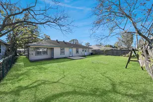 102 Live Oak Ave, Baytown, TX 77520 - Photo 9