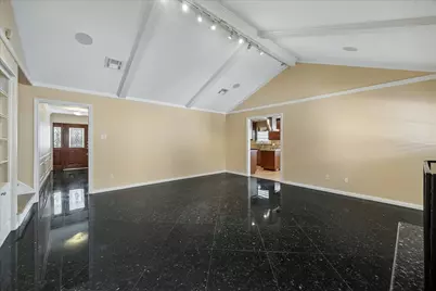 10906 Piping Rock Lane, Houston, TX 77042 - Photo 9