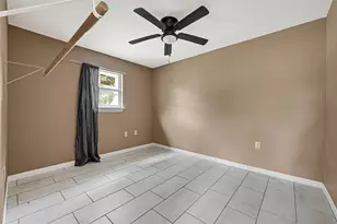 1033 W Snyder St, Alvin, TX 77511 - Photo 23