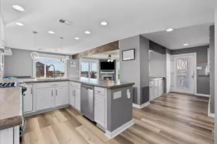 6931 W Holiday St, Hitchcock, TX 77563 - Photo 11