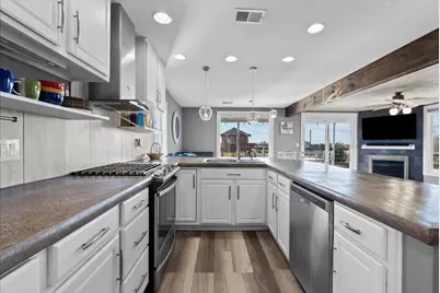 6931 West Holiday Street, Hitchcock, TX 77563 - Photo 9