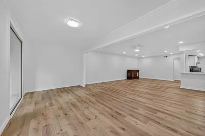 12633 Memorial Drive #216, Houston, TX 77024 - Photo 9