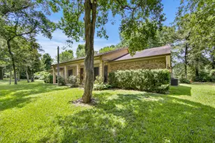 802 Sentinel Oaks, Pinehurst, TX 77362 - Photo 3