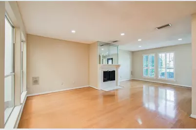 5230 Woodlawn Place, Bellaire, TX 77401 - Photo 9