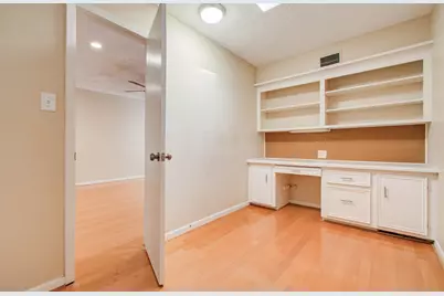 5230 Woodlawn Place, Bellaire, TX 77401 - Photo 33