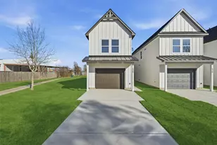 530 N 4th St, La Porte, TX 77571 - Photo 1