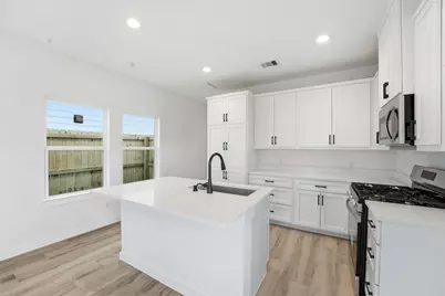 530 N 4th Street, La Porte, TX 77571 - Photo 3