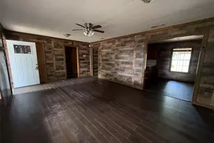 637 S Meyer St, La Grange, TX 78945 - Photo 3