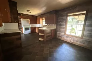 637 S Meyer St, La Grange, TX 78945 - Photo 5