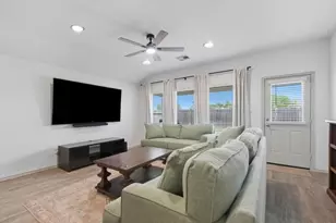 1137 Buffalograss, Sealy, TX 77474 - Photo 5