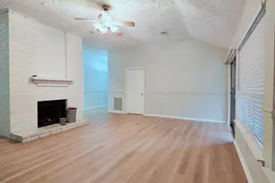 14315 Royal Hill Dr, Houston, TX 77083 - Photo 13