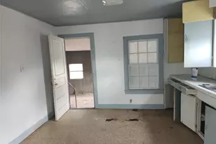 500 E Kezee, Calvert, TX 77837 - Photo 11