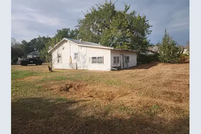 500 E Kezee, Calvert, TX 77837 - Photo 3