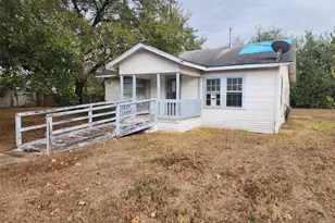 500 E Kezee, Calvert, TX 77837 - Photo 1