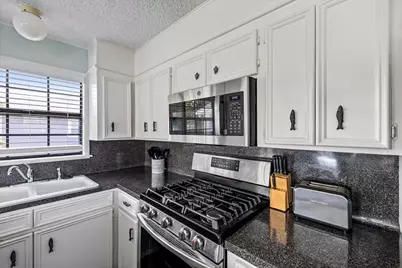 16611 Bahama Way, Jamaica Beach, TX 77554 - Photo 15