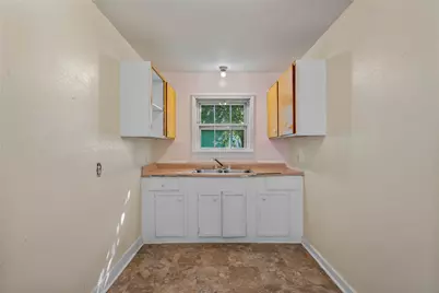925 4th Avenue N, Texas City, TX 77590 - Photo 13