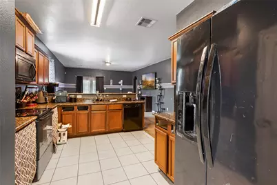 2707 Tracy Lane, Highlands, TX 77562 - Photo 9