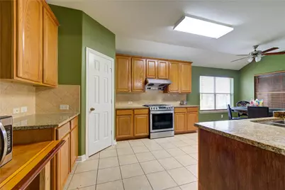 702 Hollyhock Drive, Stafford, TX 77477 - Photo 9