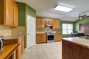 702 Hollyhock Dr, Stafford, TX 77477 - Photo 9