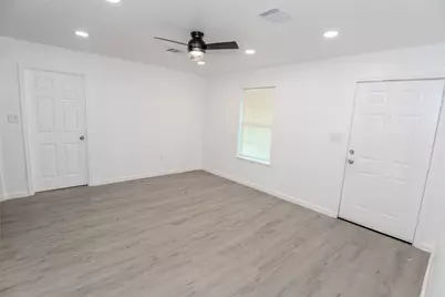 9210 Saint Lo Road, Houston, TX 77033 - Photo 5
