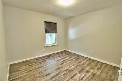 18 Shinyrock Place, The Woodlands, TX 77381 - Photo 17