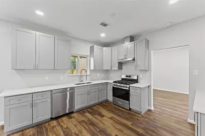 4826 Brooklawn Drive, Houston, TX 77066 - Photo 9