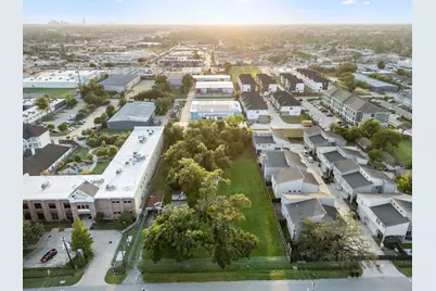 1911 Jacquelyn Drive, Houston, TX 77055 - Photo 1