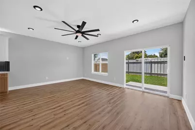 1836 Ferguson Way Street #B, Houston, TX 77088 - Photo 5