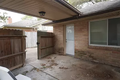 10703 Wickersham Lane, Houston, TX 77042 - Photo 39