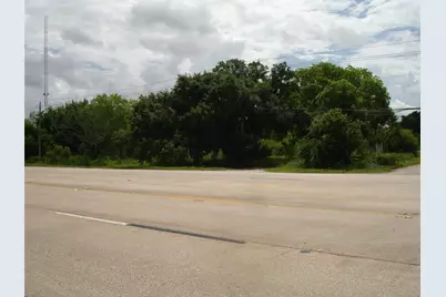 3207 W Parkwood Avenue, Friendswood, TX 77546 - Photo 3