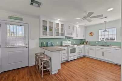 930 West Lane, Crystal Beach, TX 77650 - Photo 3