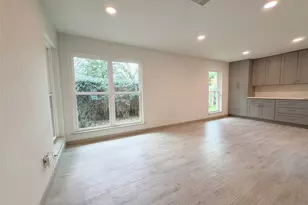 10726 Sugar Hill Dr, Houston, TX 77042 - Photo 7