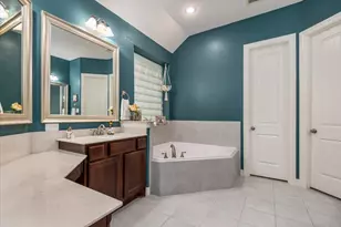 28503 Redwood Cliff Ln, Houston, TX 77336 - Photo 21