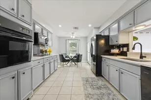 403 Colonial Dr, Friendswood, TX 77546 - Photo 3