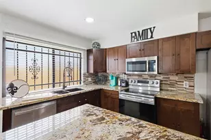 15722 Corsair Rd, Houston, TX 77053 - Photo 9