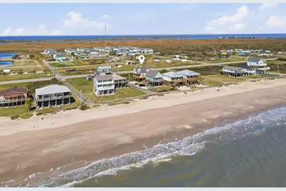 990 Peachtree, Gilchrist, TX 77617 - Photo 39