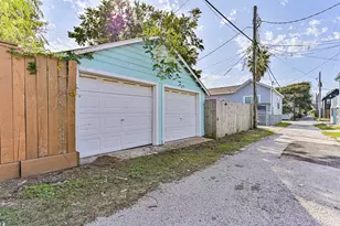 1220 Ave M 1/2, Galveston, TX 77550 - Photo 35