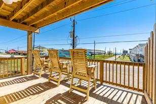 919 Bluewater Hwy, Surfside Beach, TX 77541 - Photo 3