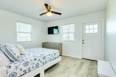 919 Blue Water Hwy, Surfside Beach, TX 77541 - Photo 7