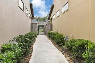1531 Woodbend Park W, Houston, TX 77055 - Photo 19
