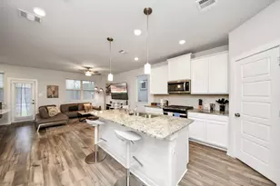 8207 Rising Stream Dr, Houston, TX 77063 - Photo 19