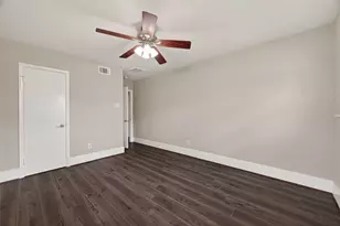 9623 Meadowglen Ln, Houston, TX 77063 - Photo 21