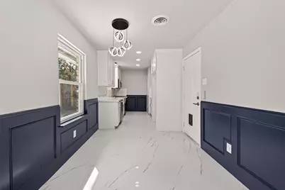 9623 Meadowglen Lane, Houston, TX 77063 - Photo 7