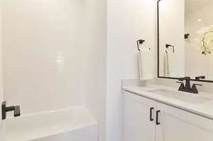 1016 W 15th 1/2 St, Houston, TX 77008 - Photo 9