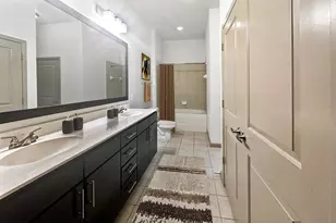 306 Mc Gowen St, Houston, TX 77006 - Photo 7