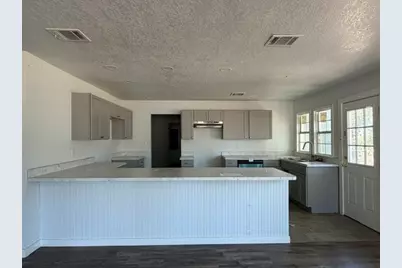 310 E Main Avenue, Karnes City, TX 78118 - Photo 5